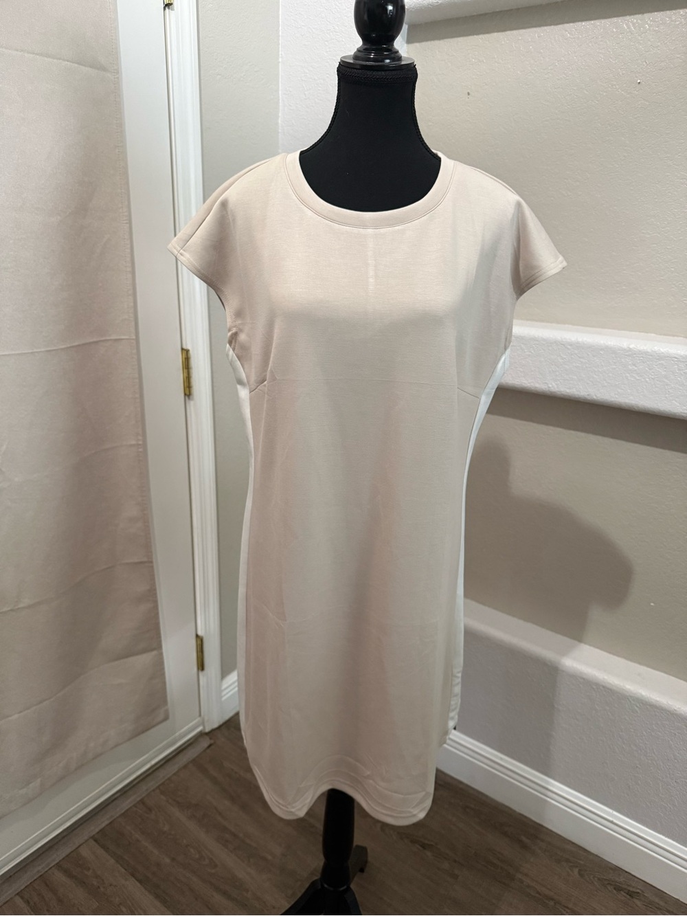 NWT Sampeel Beige Shift Dress Size Large Color Block Side Panels